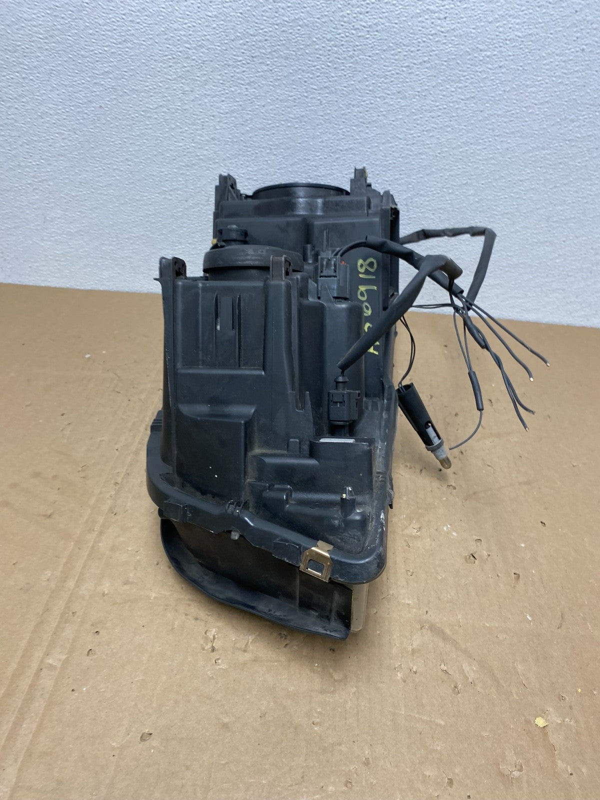 2003 to 2006 Volvo XC90 Right Passenger Rh Side Headlight Halogen AB6918 DW9