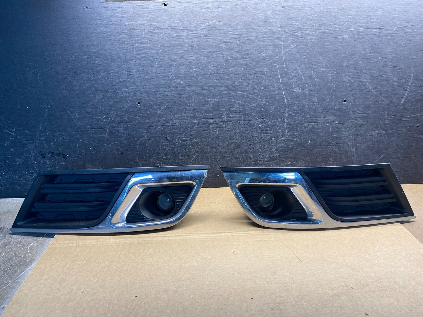2013 - 2016 Chevrolet Traverse Left+Right Set Fog Light W/ Bezel AF6851 DG0