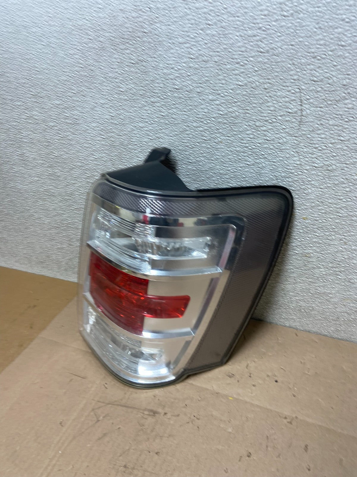 2008 - 2011 Mercury Mariner Right Passenger Side Tail Light AA0325 DW1