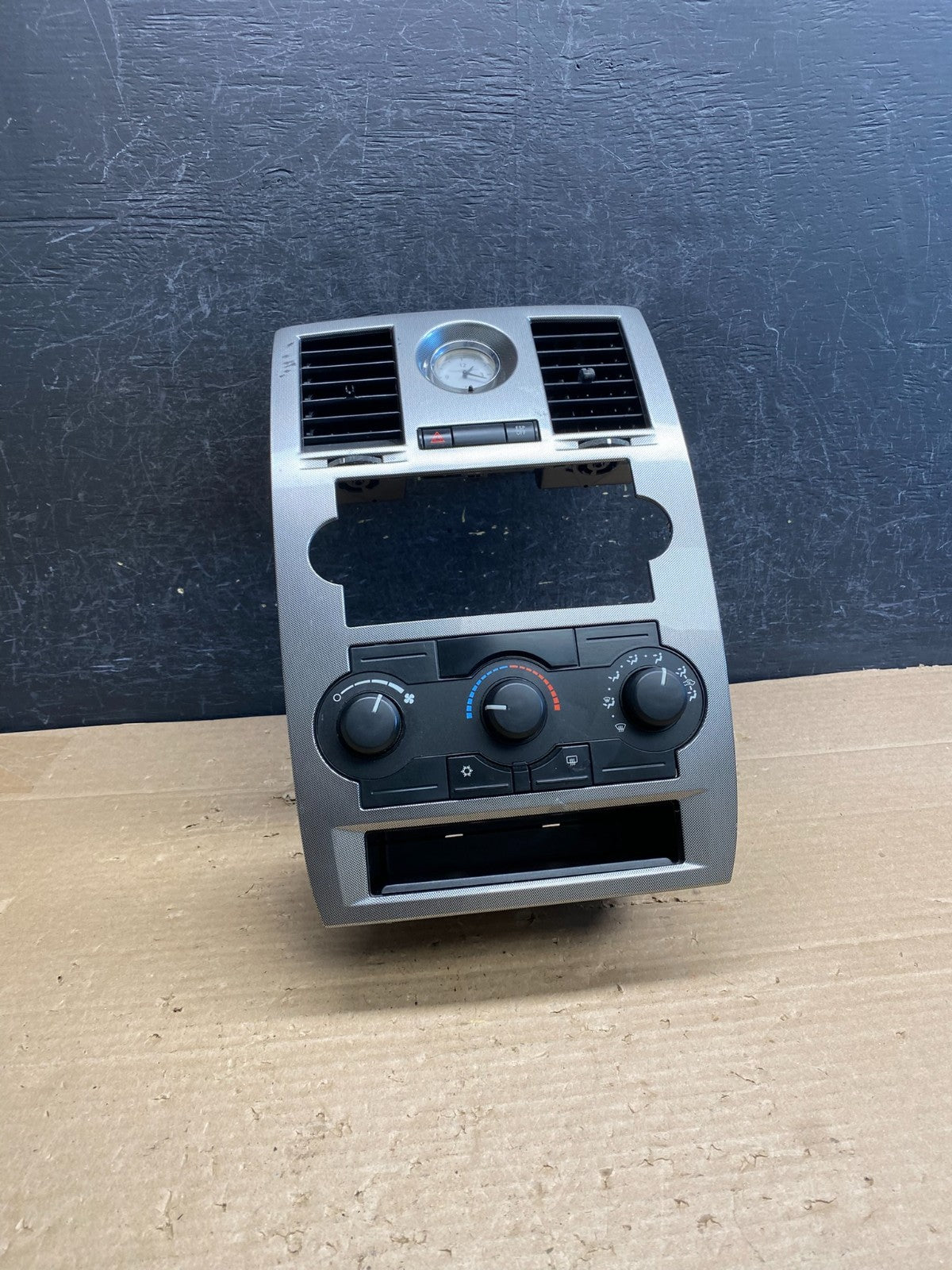 2005 to 2007 Chrysler 300 Dash Heater A/C Climate Control Radio Panel AG6238 DG0