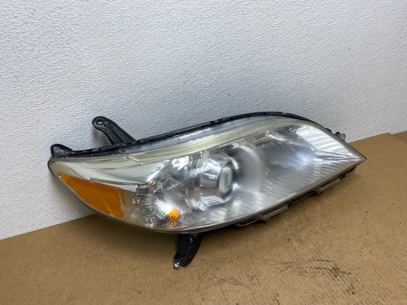 2011-2014 Toyota Sienna Right Passenger RH Halogen Headlight AC2961 DW2