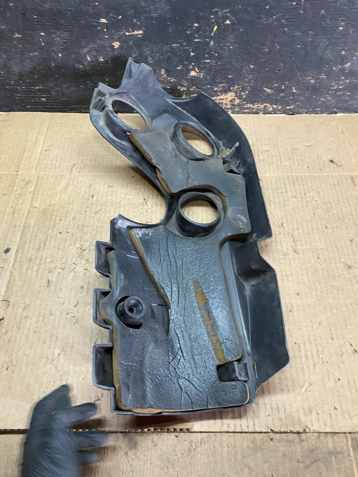 2008 to 2009 Pontiac G8 Left Driver Engine Motor Cover u6337 DG6