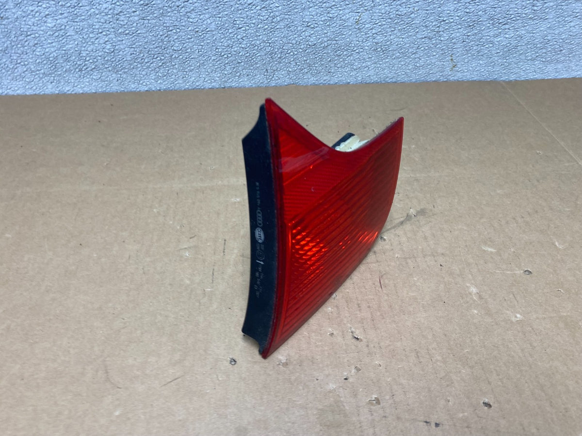 2004-2008 Audi A4 Sedan Right Passenger RH Side Inner Tail Light V4810 DW2
