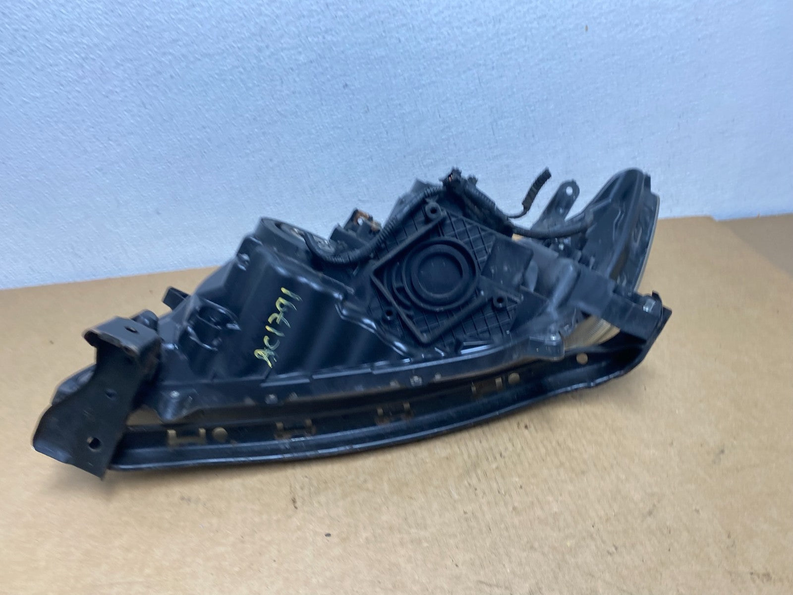 2011 to 2013 Honda Odyssey Front Right Passenger Headlight Halogen AC1791 DW6
