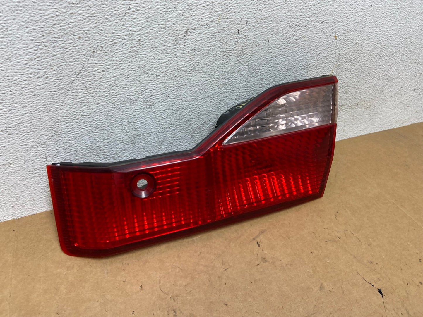 1998 to 2000 Honda Accord Right Passenger Side Inner Tail Light AE3190 LK2