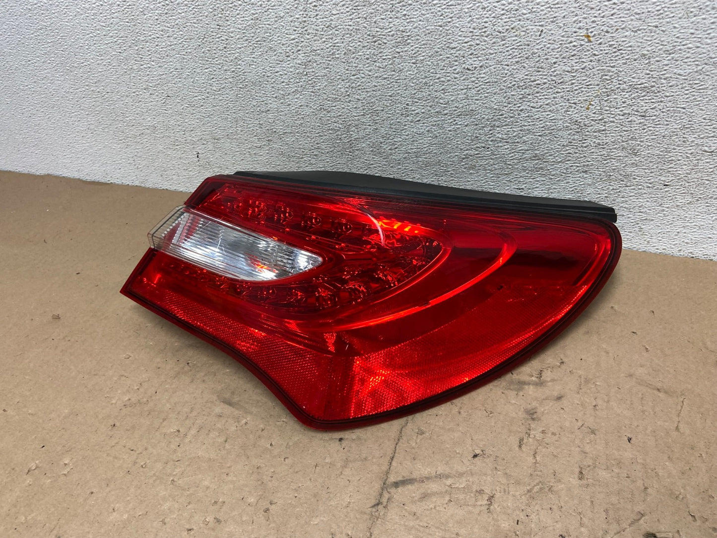2011-2014 Chrysler 200 Sedan Right Passenger Side RH Tail Light AG5486 LK1