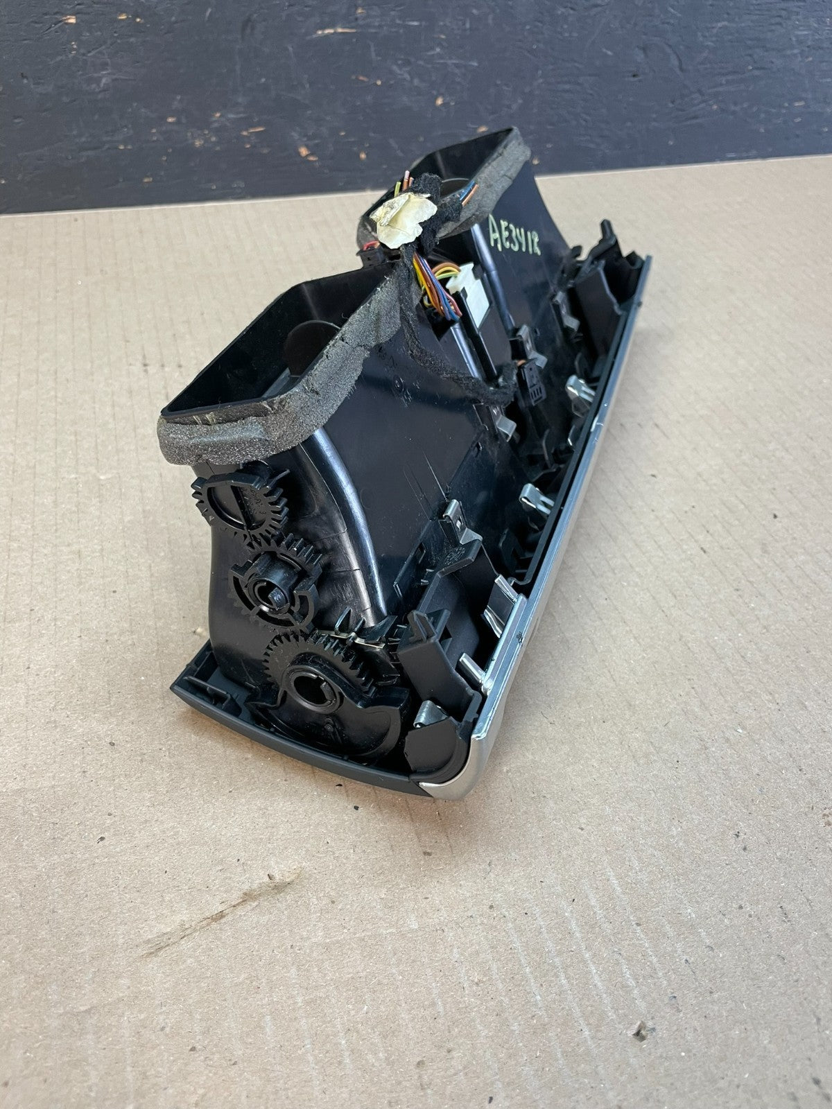 2007 to 2013 BMW X5 X6 Center Console Dash Air Vent AE3412 DG3
