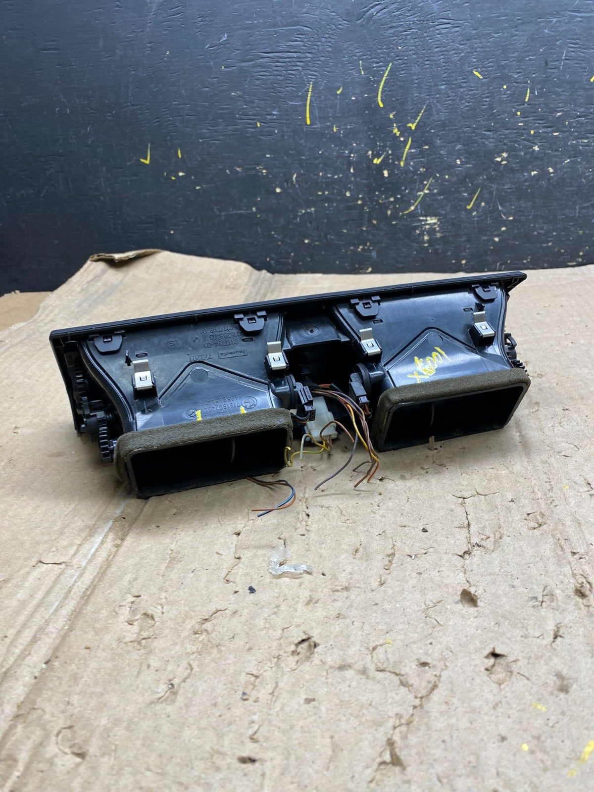 2007 to 2013 BMW X5 X6 Center Console Dash Air Vent OEM V7953 DG4