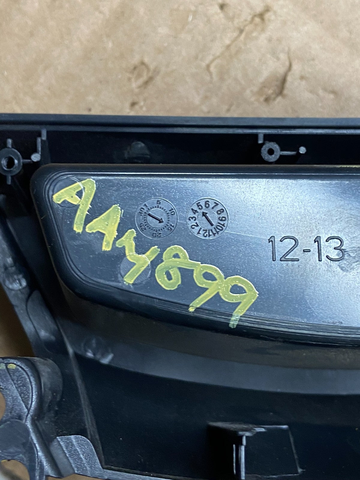 2011-2013 Hyundai Elantra Dash Radio Bezel Clock Display Trim OEM aa4899 DG6