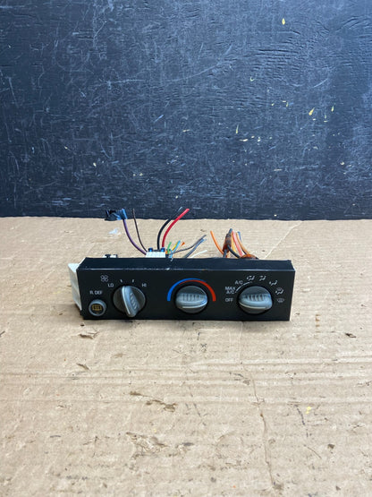 2001 - 2007 GMC Chevrolet Express 1500 Climate Control A/C AF2340 DG0