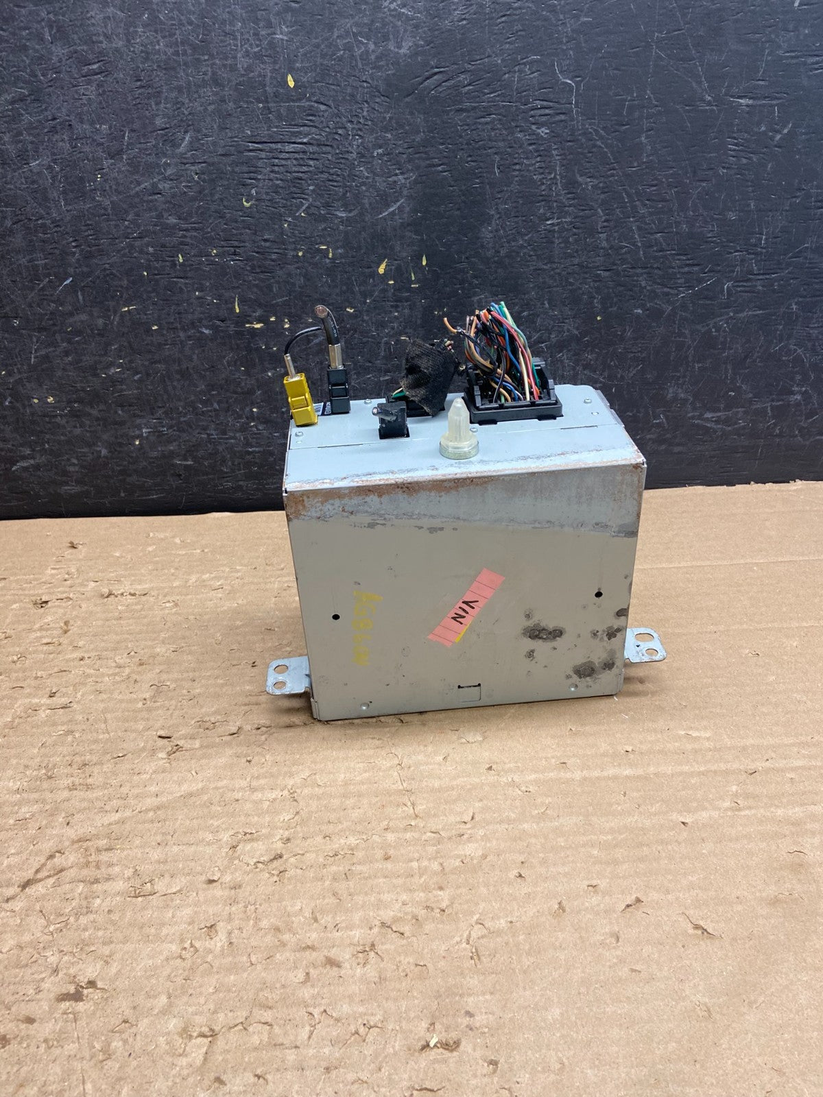 2010 to 2012 Cadillac SRX AM/FM/CD/MP3 Radio Head Unit Receiver AG8604 DG4
