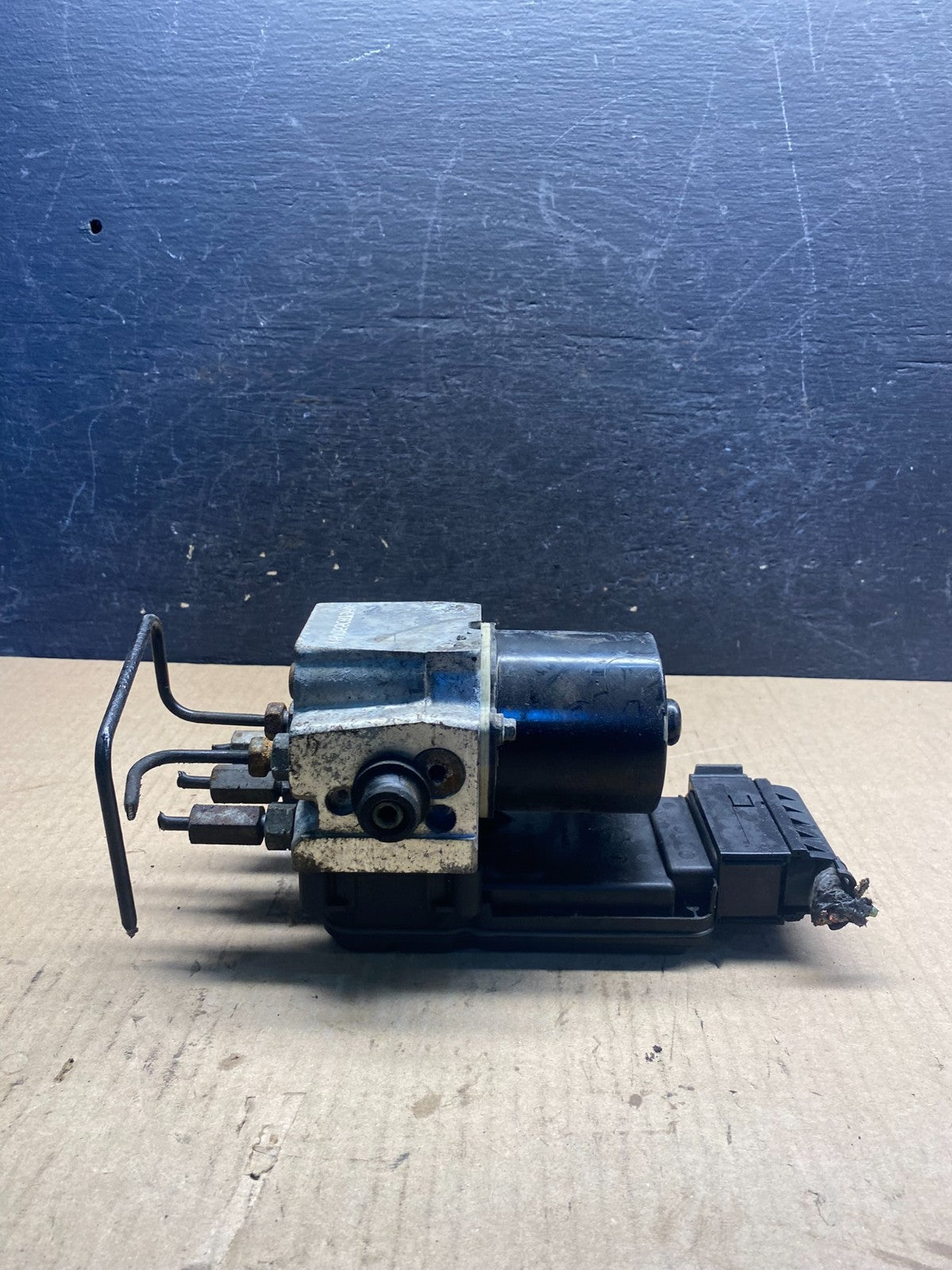 2004 2007 Ford E250 E350 Econoline Anti-Lock ABS Antilock Brake Pump AH1713 DG2