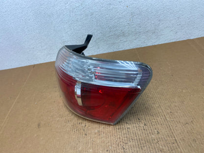 2007 to 2012 GMC Acadia Halogen Tail Light Right Passenger RH Side AE0313 LK1
