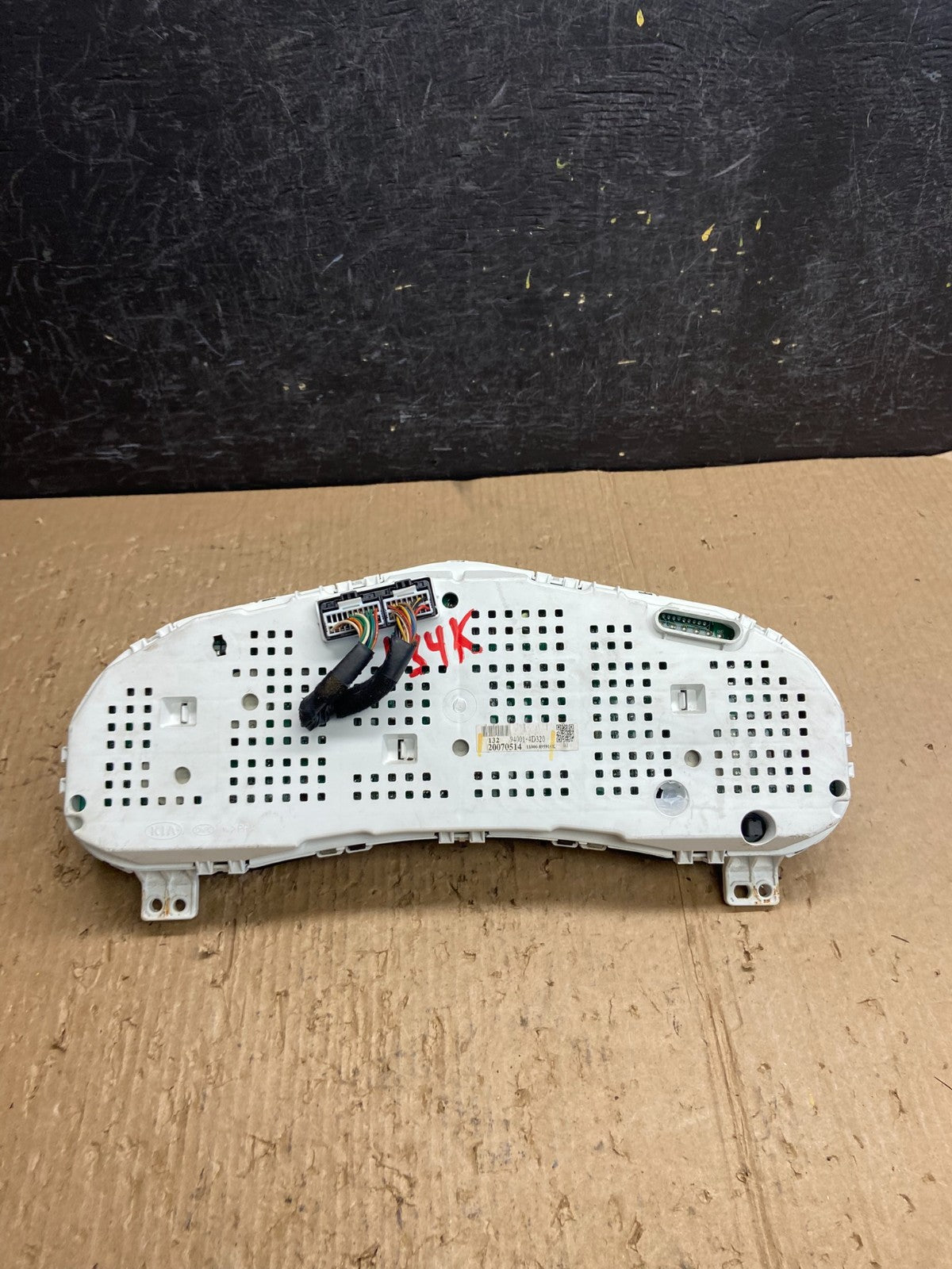 2006 to 2007 Kia Sedona Speedometer Cluster Gauge AF1633 DG8