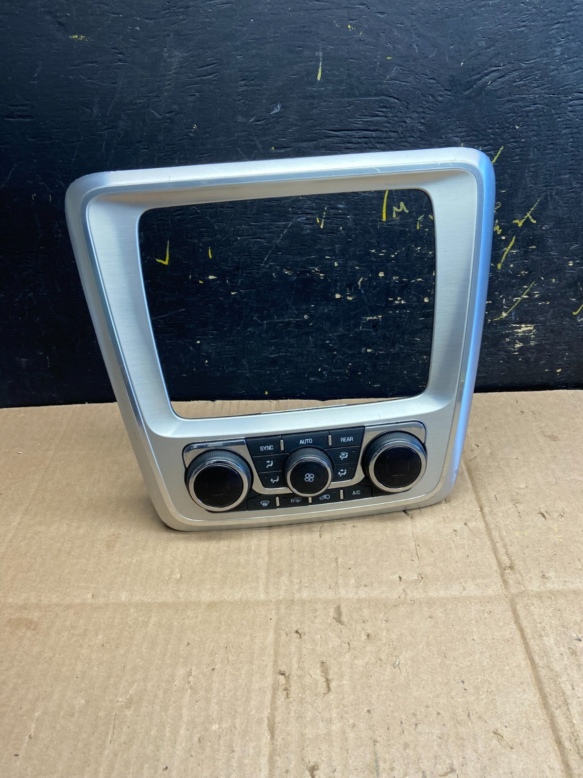 2013 - 2016 GMC Acadia A/C Heater Climate Control Radio Panel Bezel OE AA7992 DG0