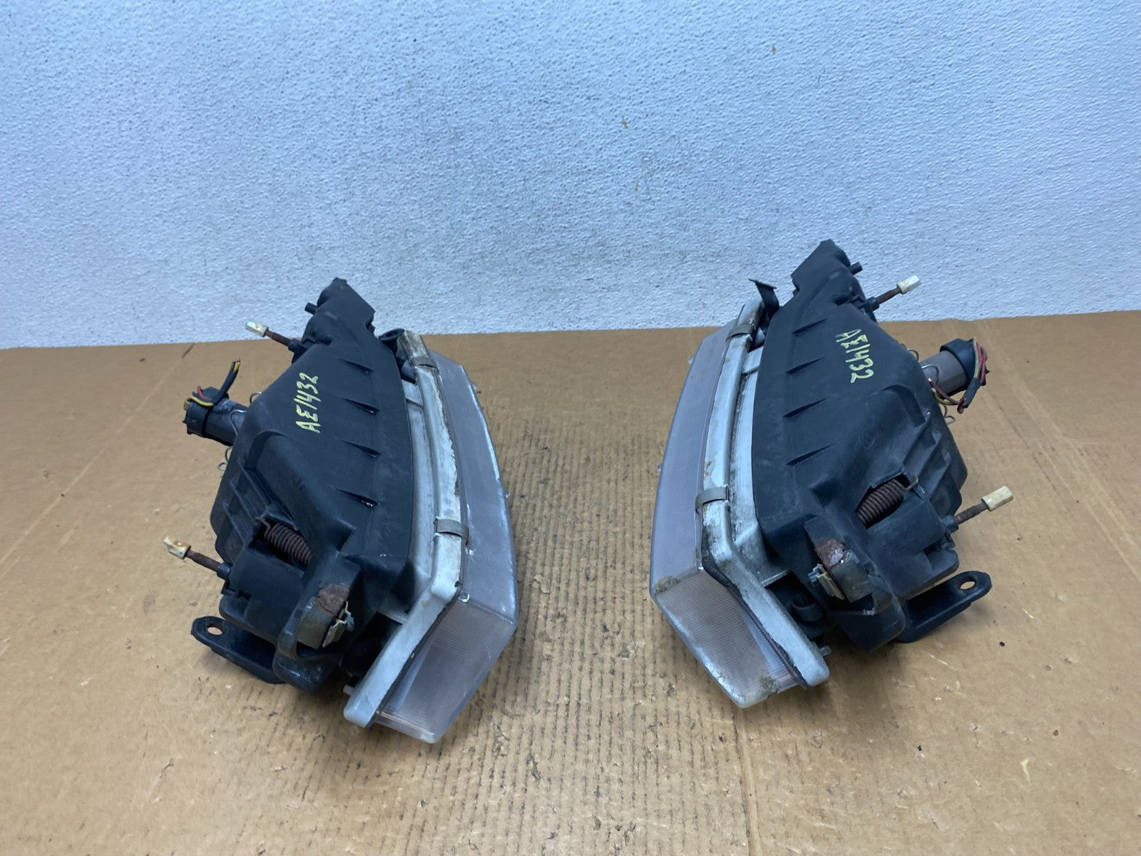 1997 - 1999 Subaru Legacy Left+Right Side Headlights Halogen AE1432 DW10