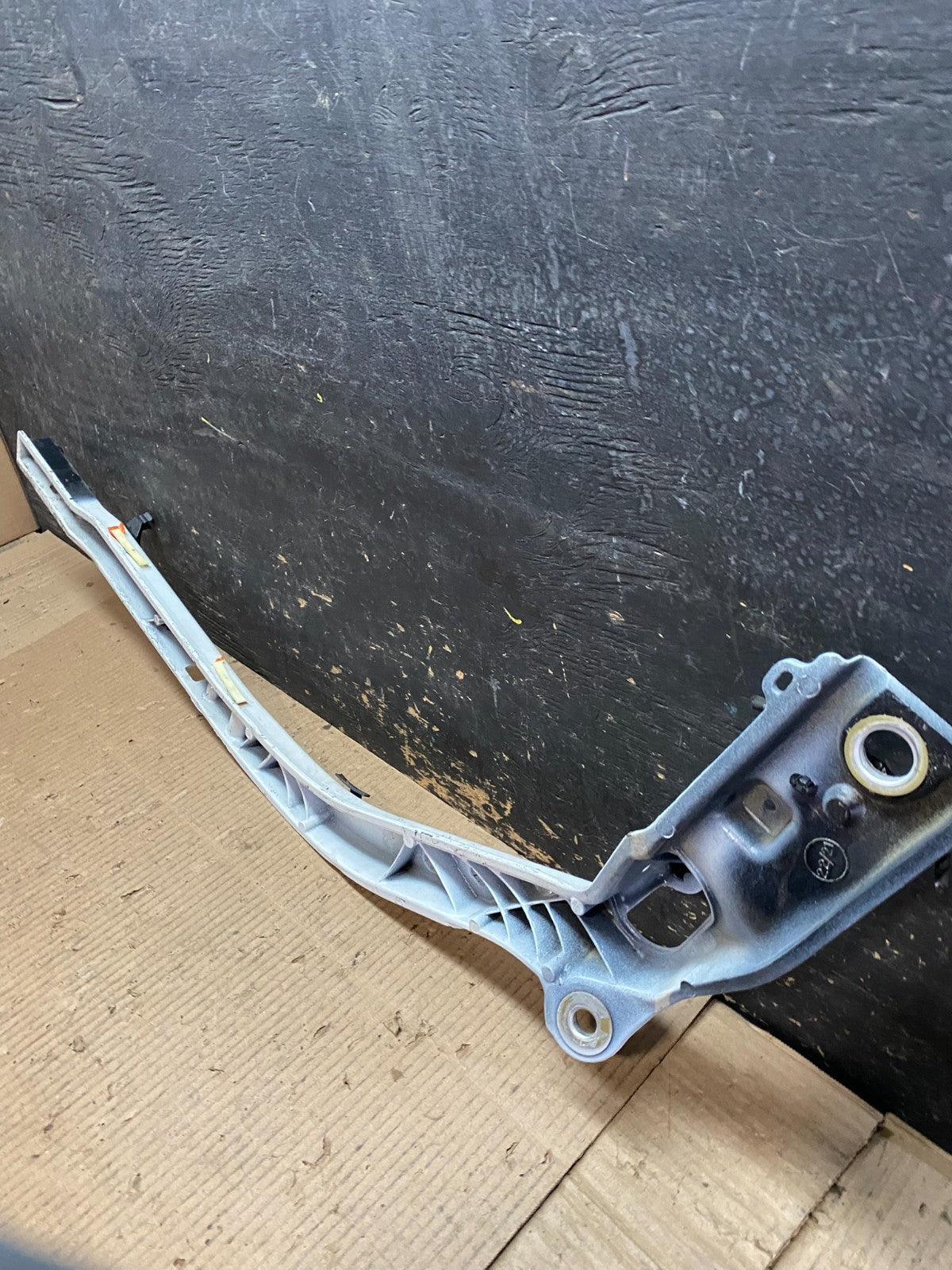 2020 to 2023 Ford Explorer Right RH Upper Tic Bar Oem w5995 DG8