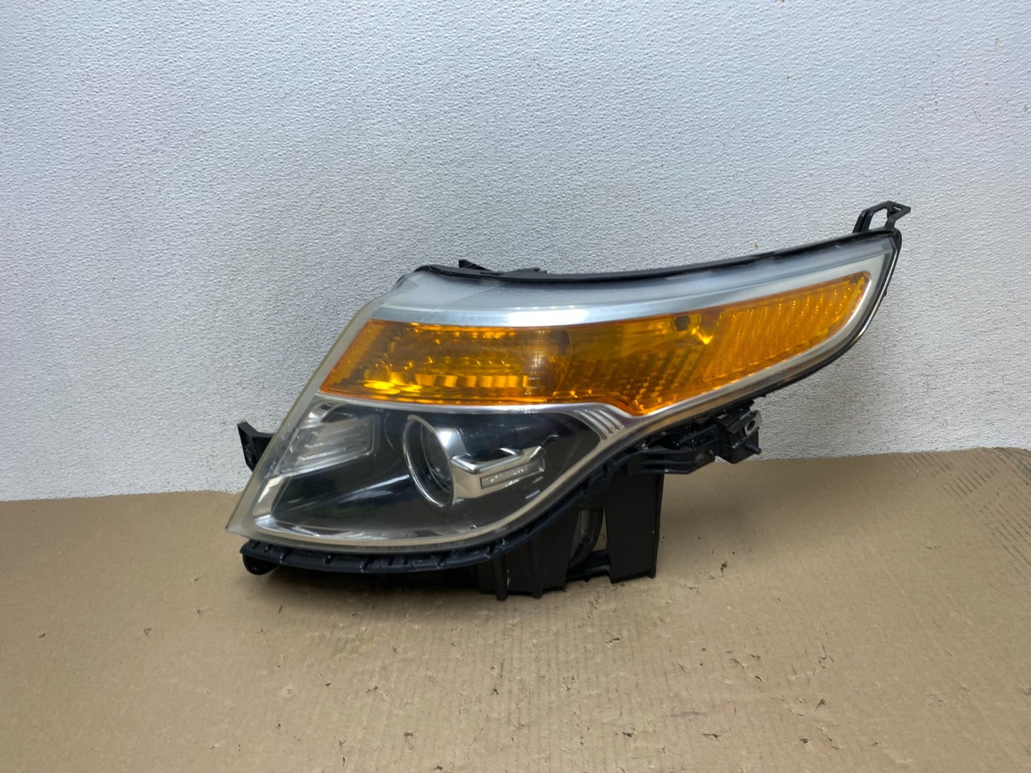 2011 to 2015 Ford Explorer Left Driver LH Halogen Headlight AG6965 DW0