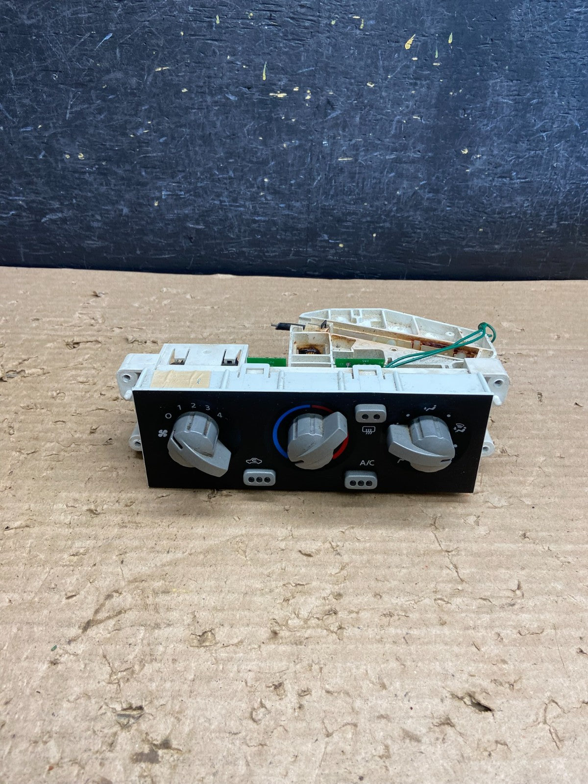 2001 to 2004 Nissan Xterra Frontier Temperature Climate Control A/C AG8683 PS0