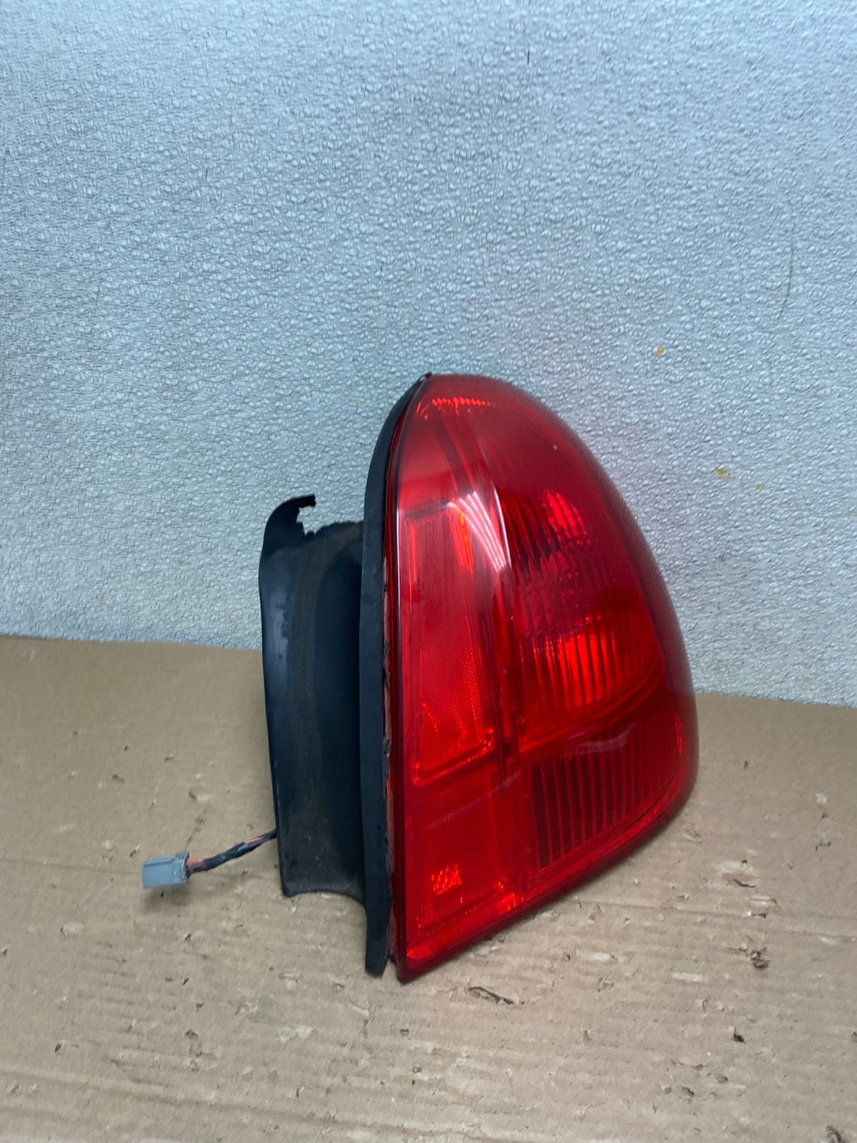 2003 to 2011 Lincoln Town Car Right Passenger Rh Tail Light AB1440 LK2