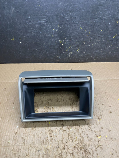 2003-2005 Lincoln Aviator Center Console Dash Trim Radio Cover  OEM V7483  DG6