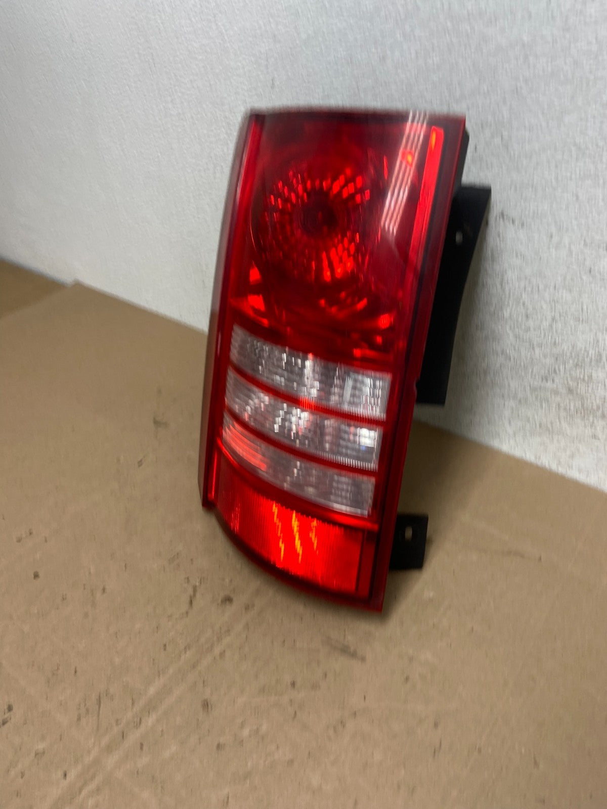 2008-2010 Chrysler Town and Country Left Driver Tail Light AE6014 DW1