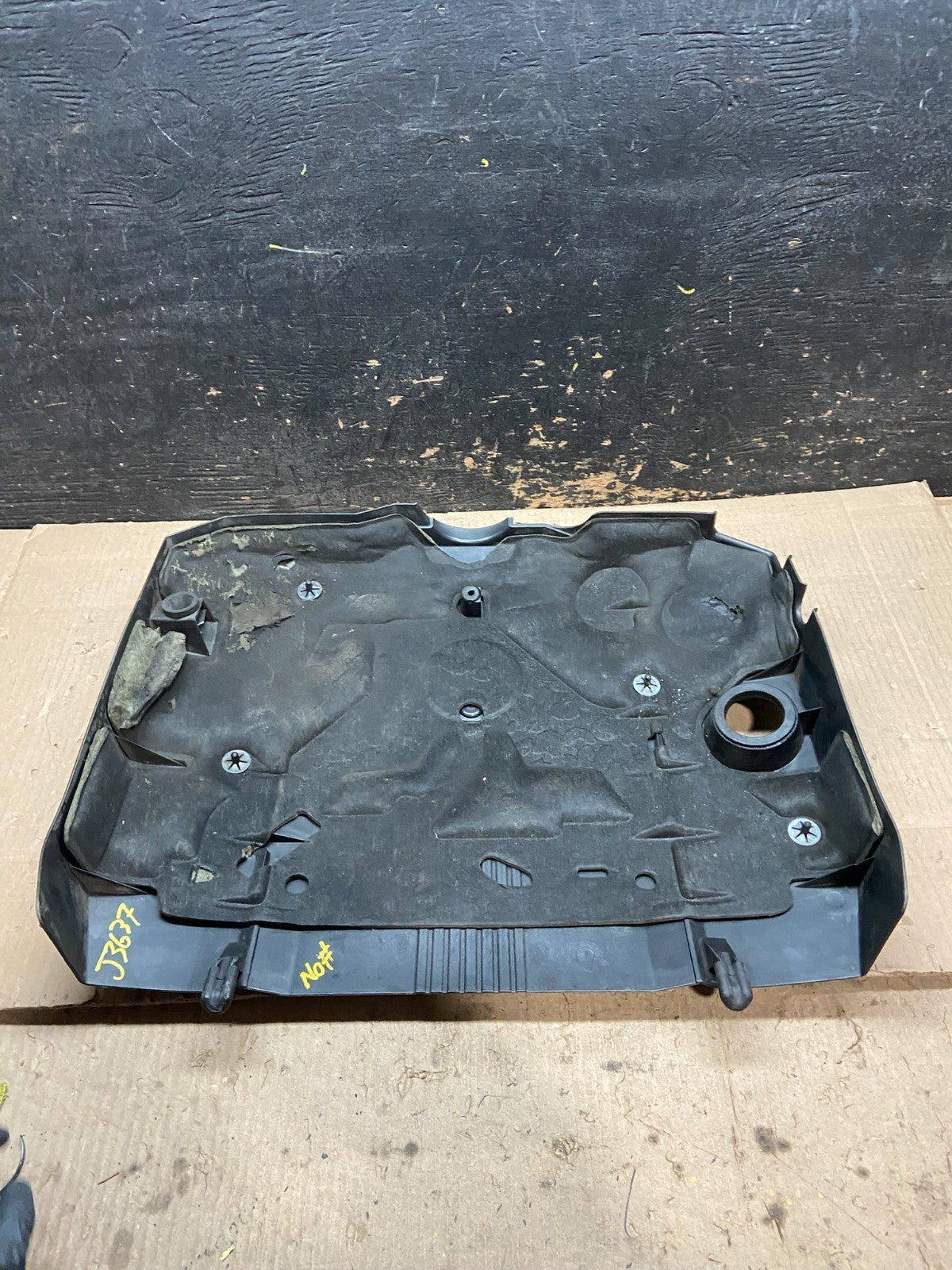 2008 to 2012 Cadillac CTS 3.6L Plastic Engine Cover Shield X7916 DG4