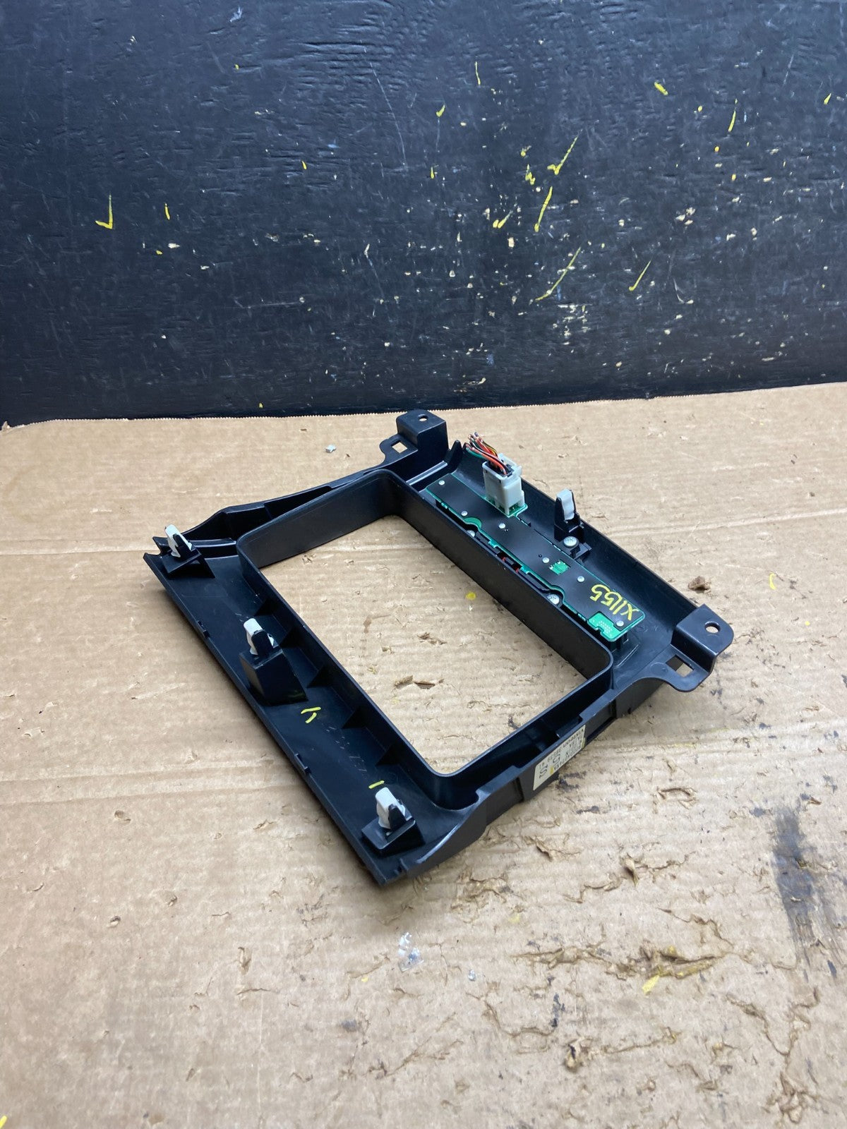 2007 to 2010 Mitsubishi Outlander Center Dash Bezel Radio Navi Trim OEM X1155 DG3