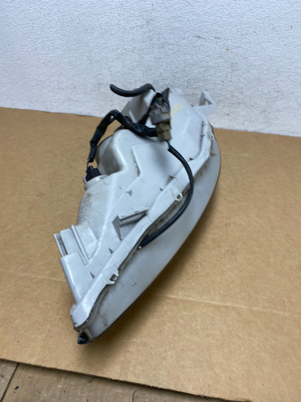 2005 to 2006 Toyota Camry Right Passenger RH Halogen Headlight AD4463 DW8