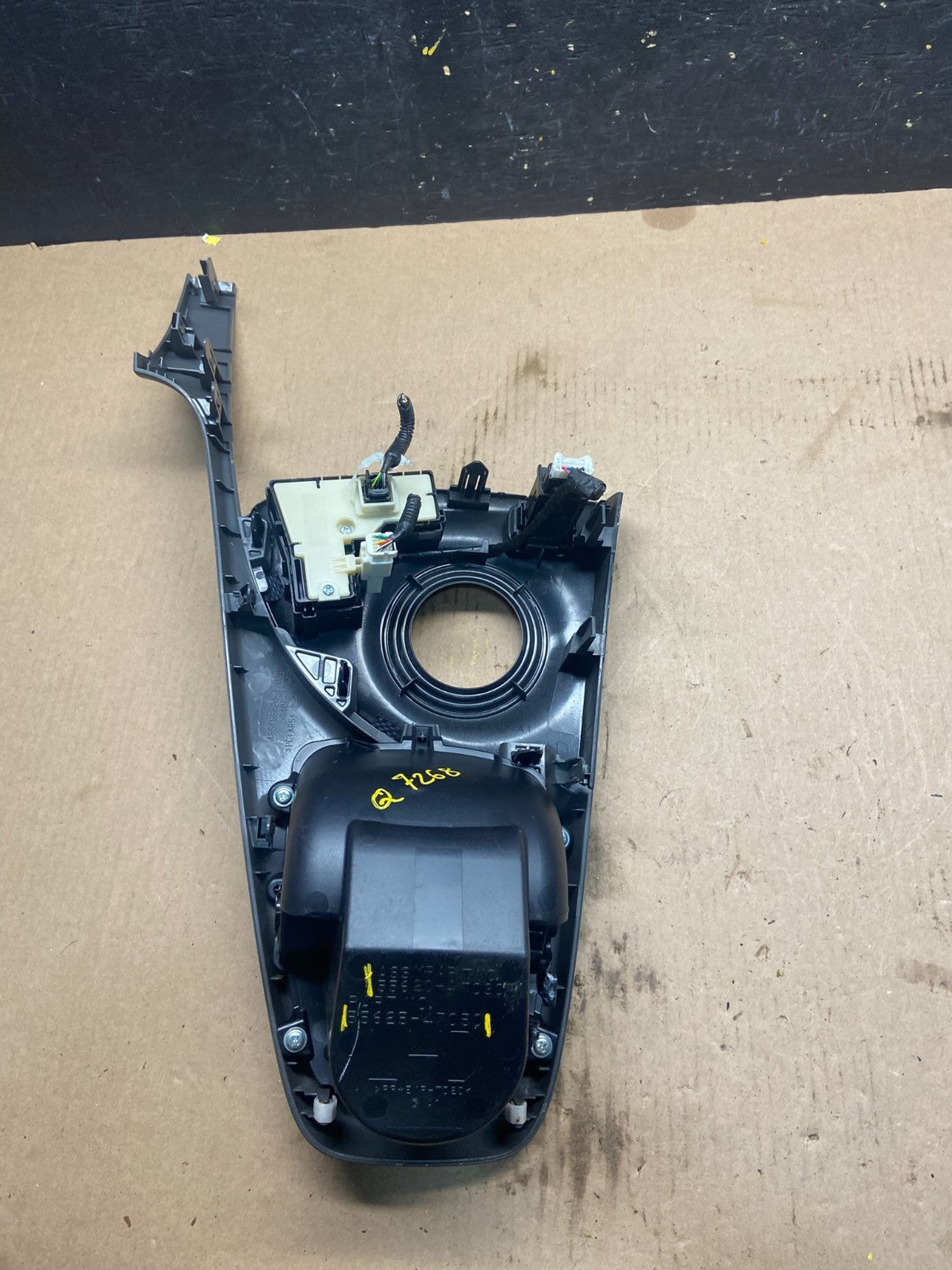 2010 to 2015 Toyota Prius Center Console Cup Holder Trim Bezel Q7268 DG6