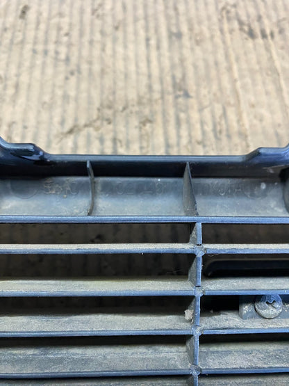1988-1992 Toyota Corolla Grille Grill Front Upper  W/Insert Bracket OEM S9598 DG10
