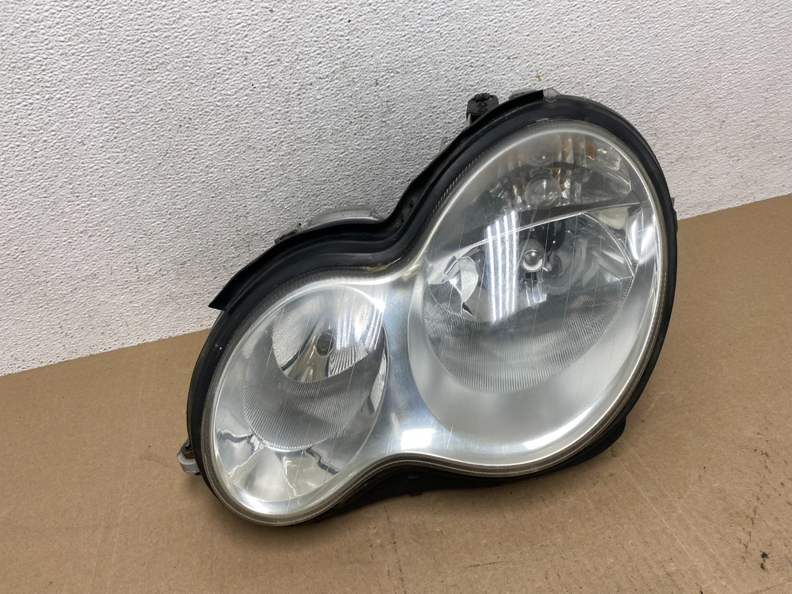 2005 to 2007 Mercedes-Benz C-Class Left Driver LH Side Headlight AE6673 DW0