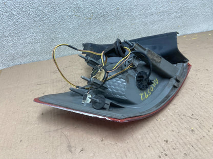 2014 to 2018 Ford Taurus Interceptor Right Passenger RH Tail Light OEM AA0592 DW4