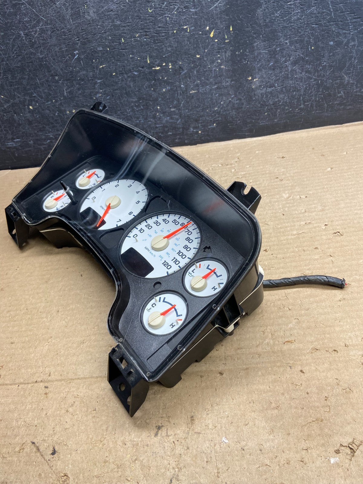 2004 2005 Dodge Ram 1500 Instrument Speedometer Gauge Cluster AH5272 DG8
