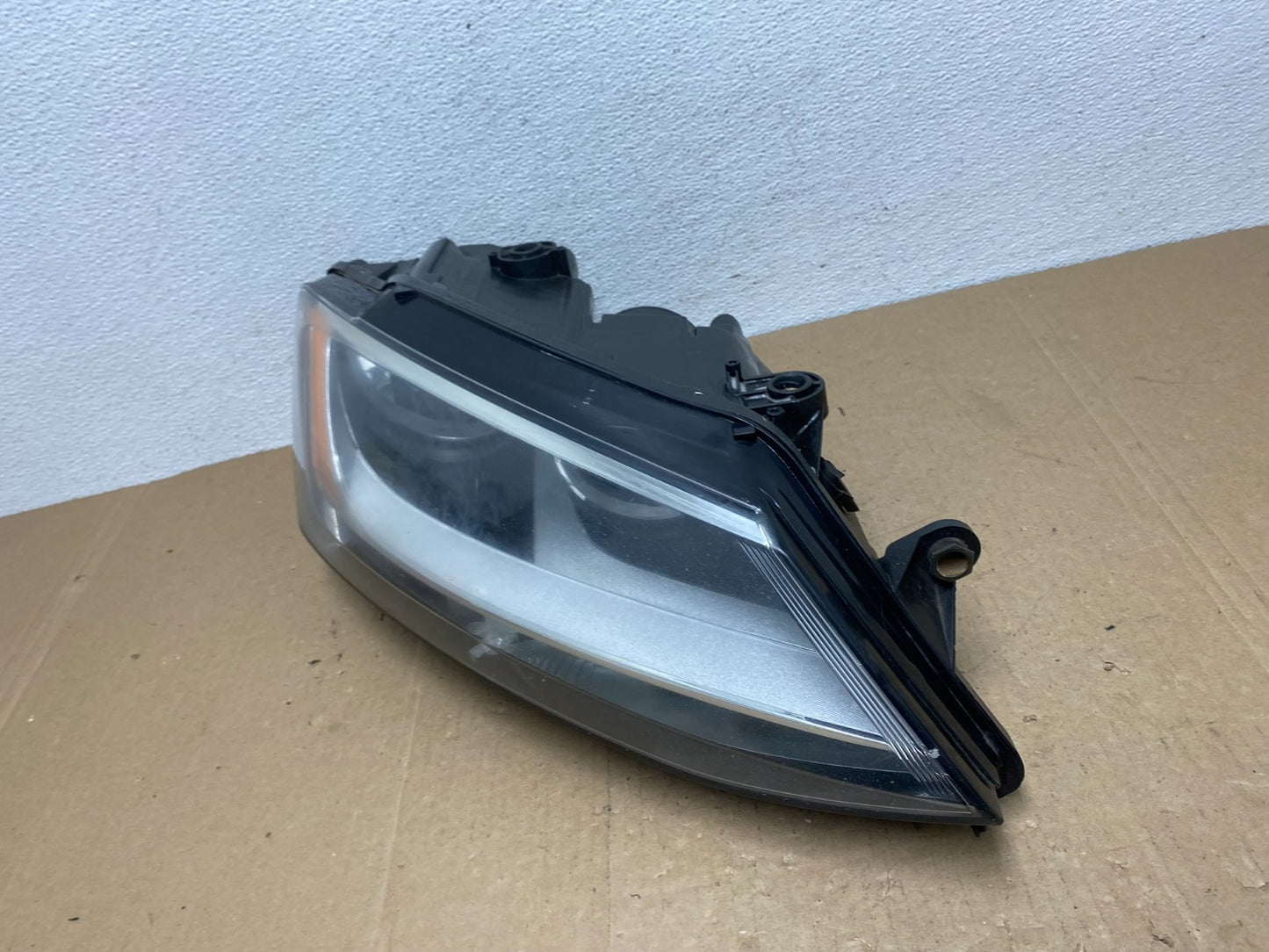 2011 to 2014 Volkswagen Jetta Right Passenger RH Headlight Halogen AC5728 DW1