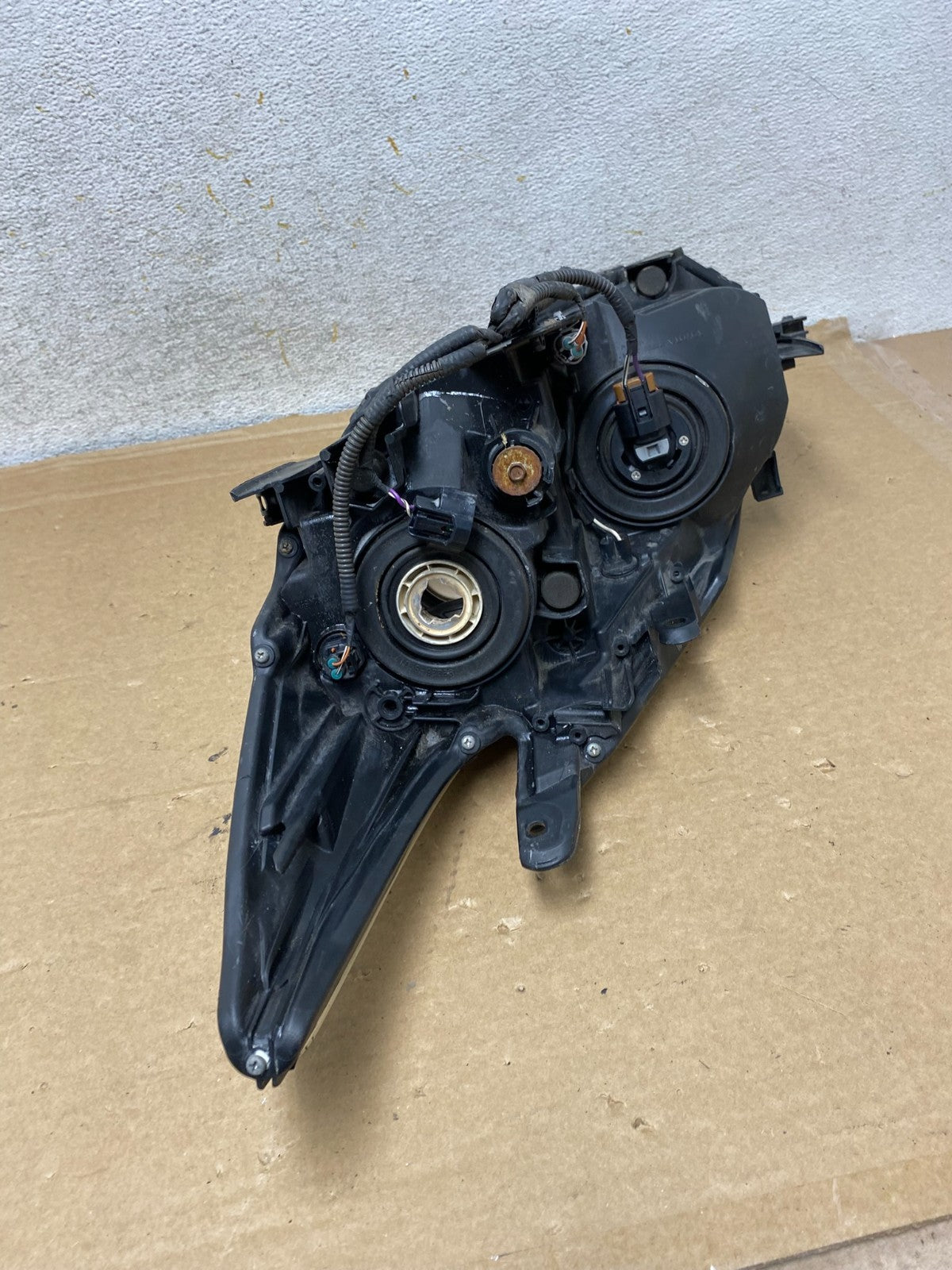 2010 - 2011 Toyota Prius Right Passenger Rh Blue Halogen Headlight AH8264 DW5