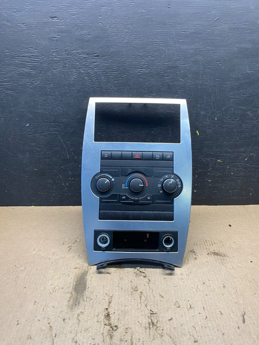 2008 to 2010 Jeep Grand Cherokee Center A/C Heater Climate Control Q9369 DG0
