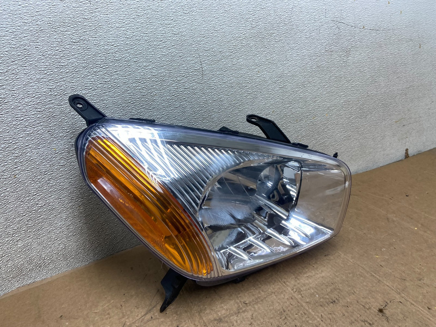 2001 - 2003 Toyota Rav4 Right Passenger RH Side Headlight Halogen TYC AA3759 DW2