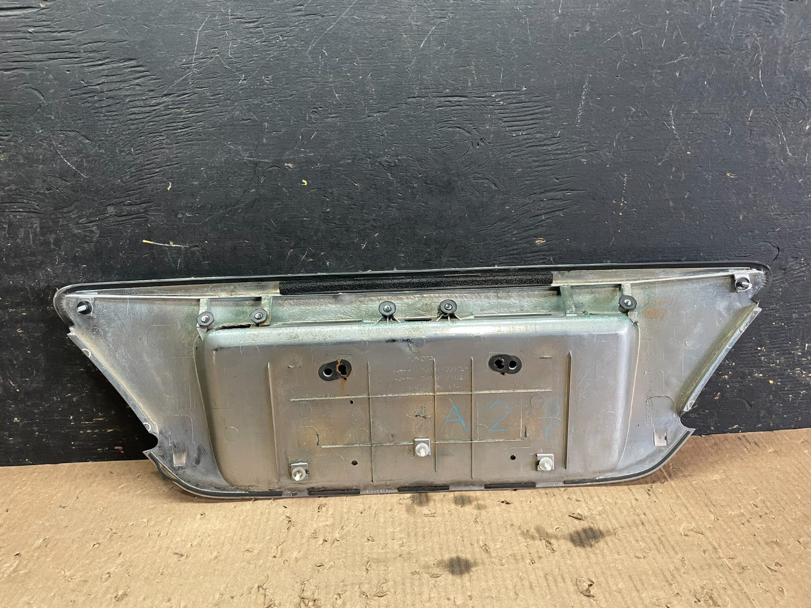 2007 2008 2009  Lexus ES350 Rear Trunk Molding License Plate Panel Oem Z5634 DG6