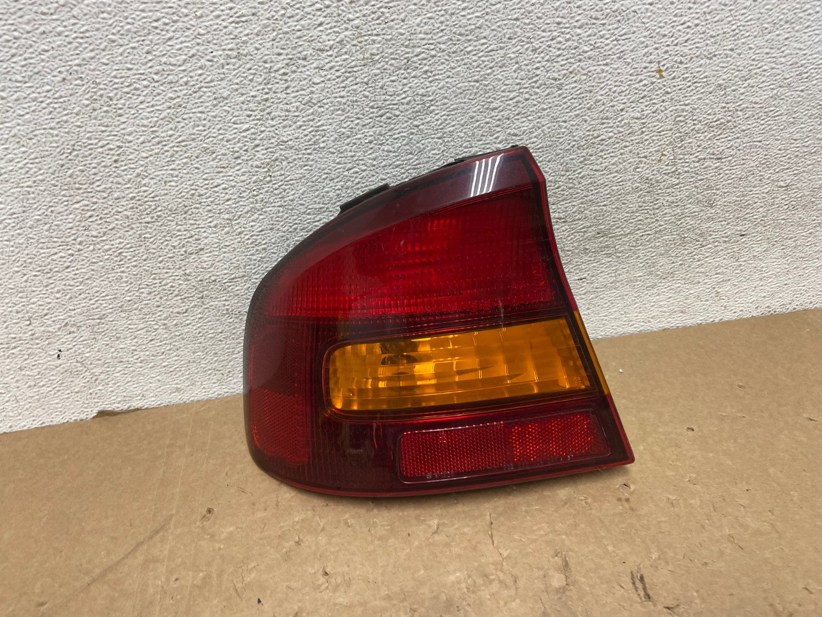 2000 to 2004 Subaru Legacy Left Driver LH Side Tail Light AG1287 LK0