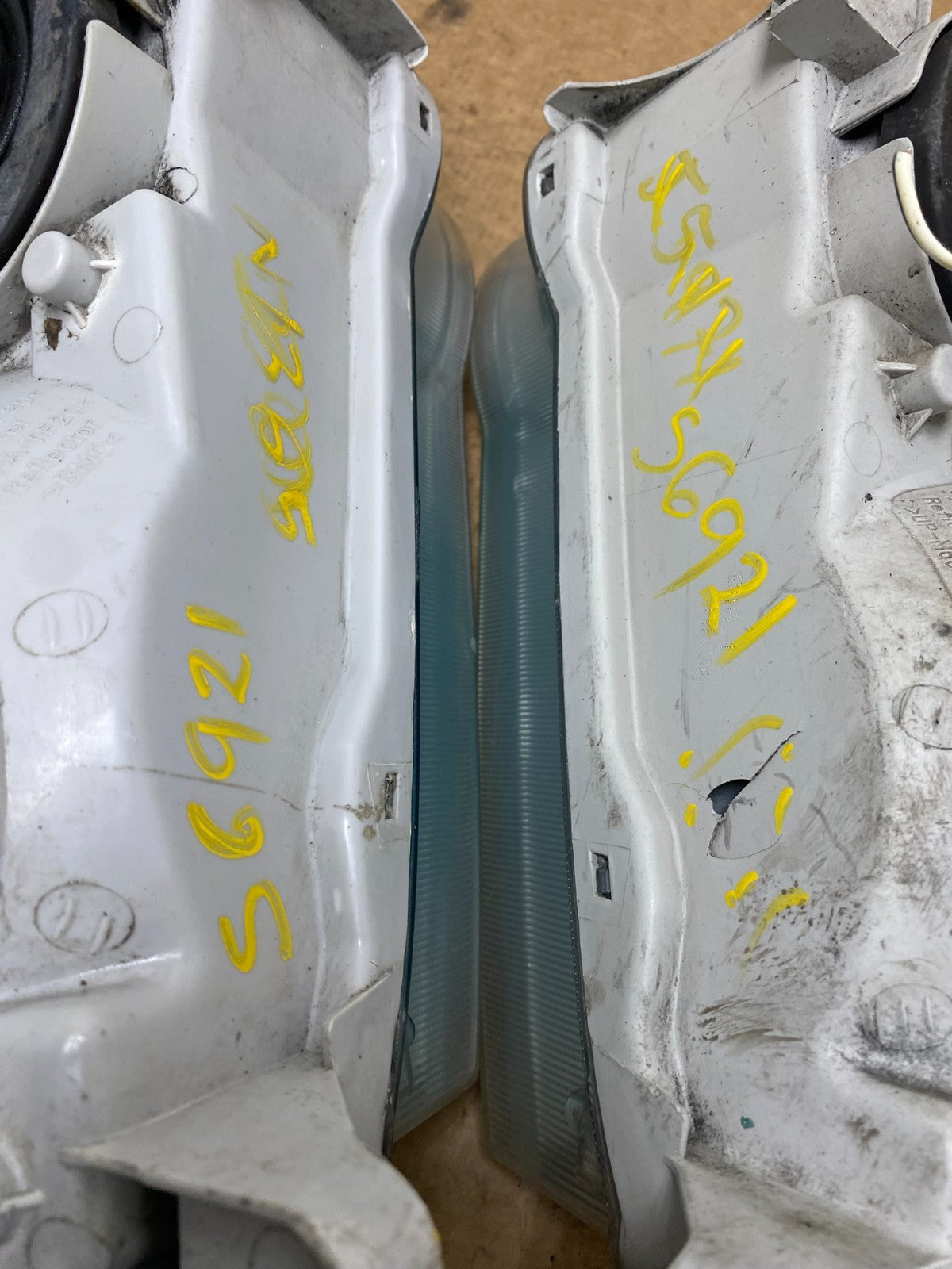2001-2002 Toyota Corolla Right Left Side Halogen Headlights OEM S6921 PS12