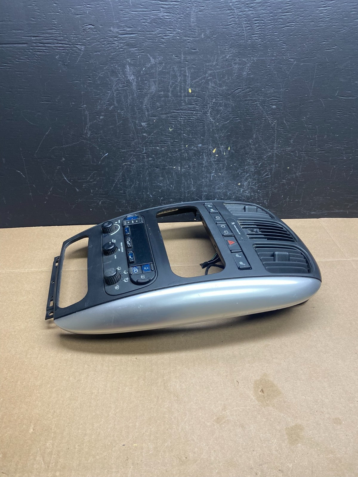 2004-2007 Chrysler Town Country Climate Control Panel Center Dash Trim AC6123 DG2