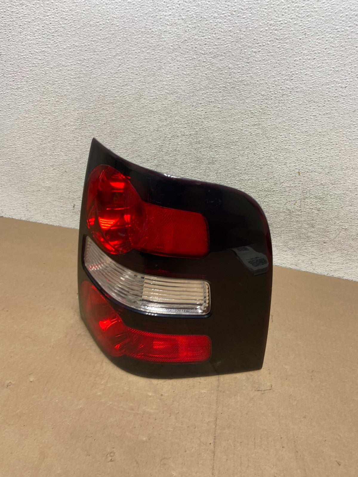 2006 to 2010 Ford Explorer Right Passenger Side Tail light AG4565 LK0