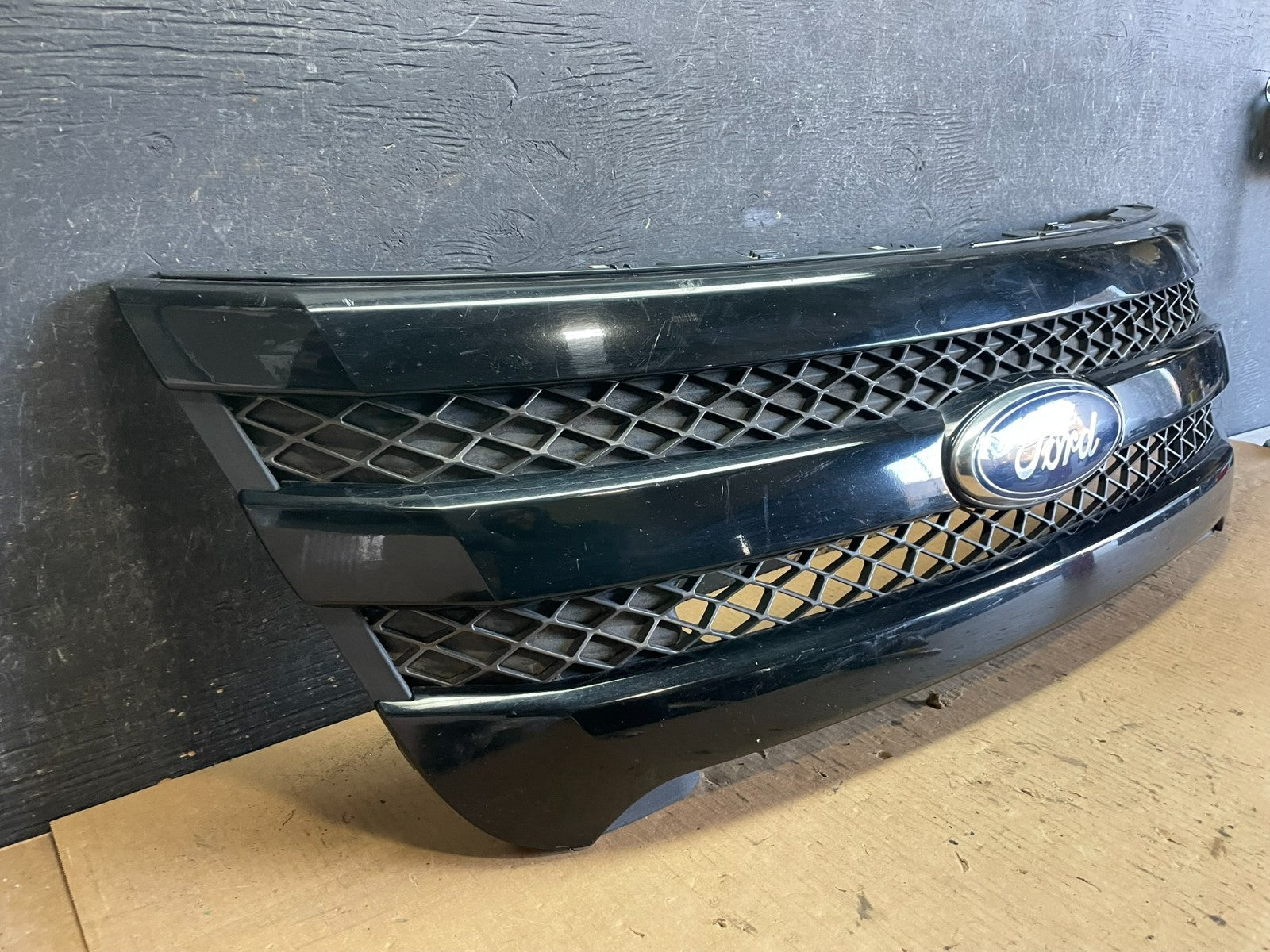 2011 to 2015 Ford Explorer Upper Front Grill Grille DB53-8200-BE Oem aa5915  DG2
