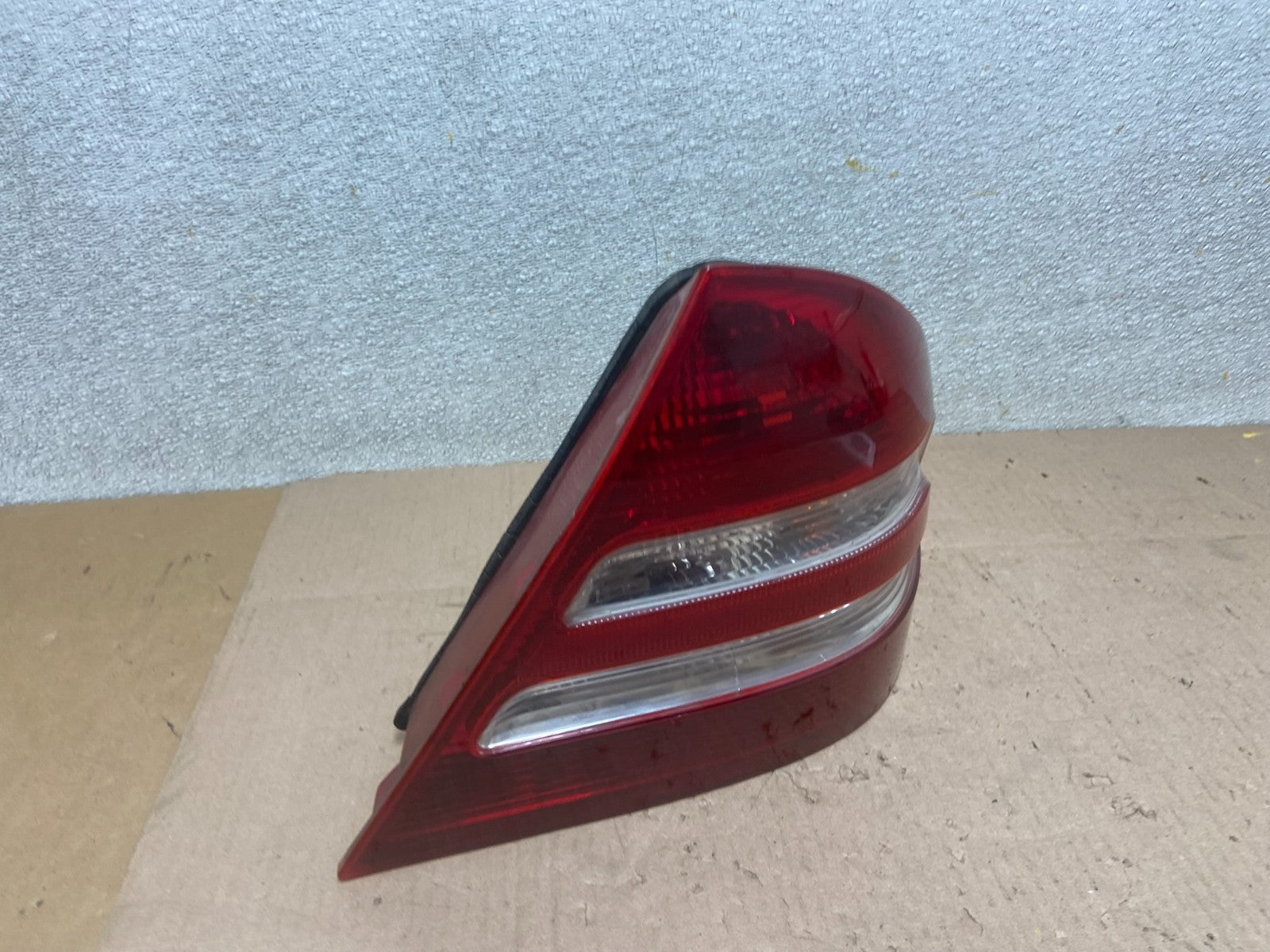 2005-2007 Mercedes-Benz C 230 - W203 C-Class Right Passenger Tail Light AA05822