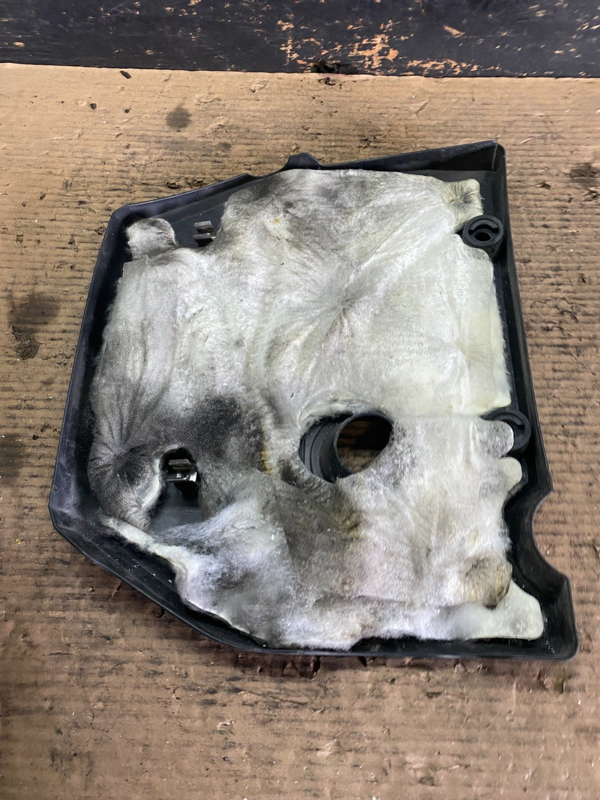 2004 to 2008 Mazda 3 DOHC 16 VALVE Engine Shield Top Cover Oem S5957 DG7