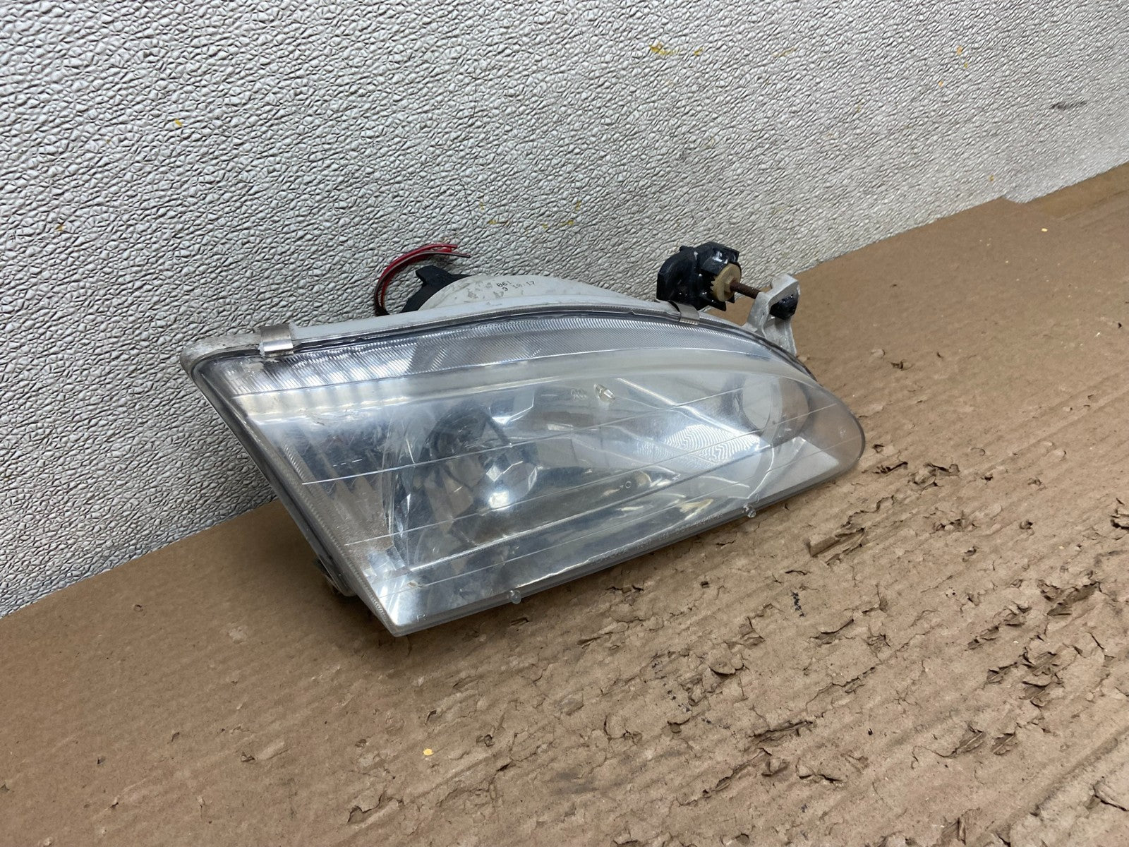 1998 to 2000 Toyota Corolla Front Right Passenger RH Headlight AB1662 DW2