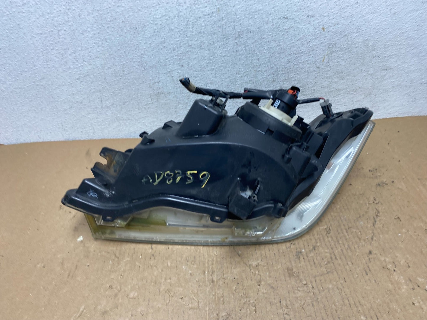 2008 to 2012 Nissan Pathfinder Halogen Headlight Right Passenger AD8759 DW10