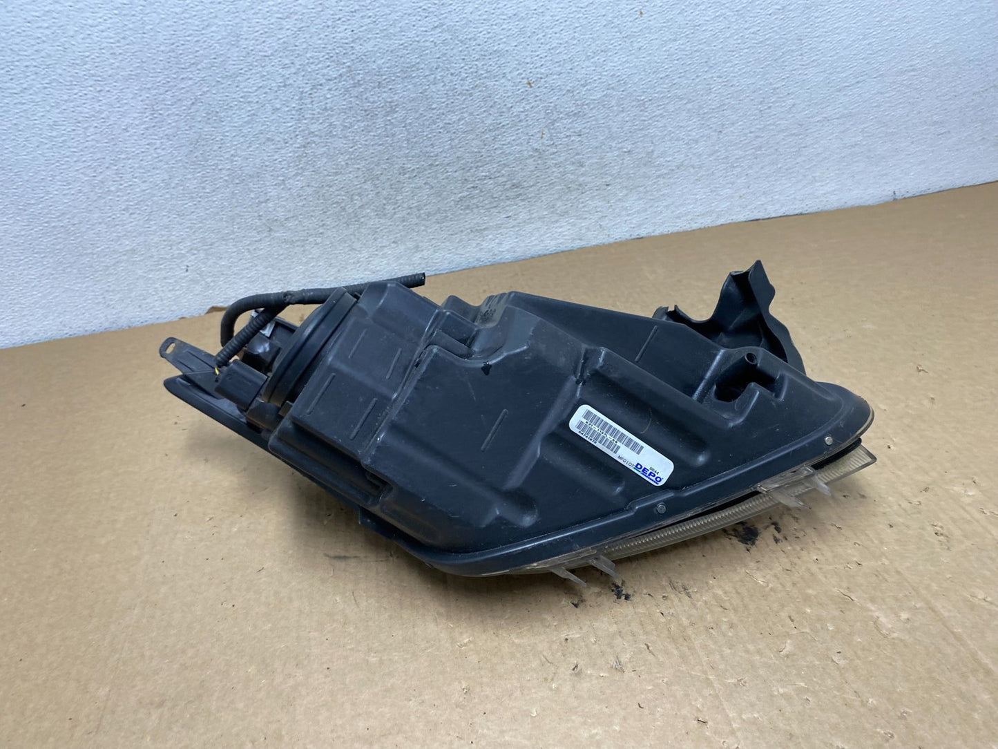 2010 to 2011 Mercury Milan Headlight Left Driver LH Headlight Halogen AG2205 DW8