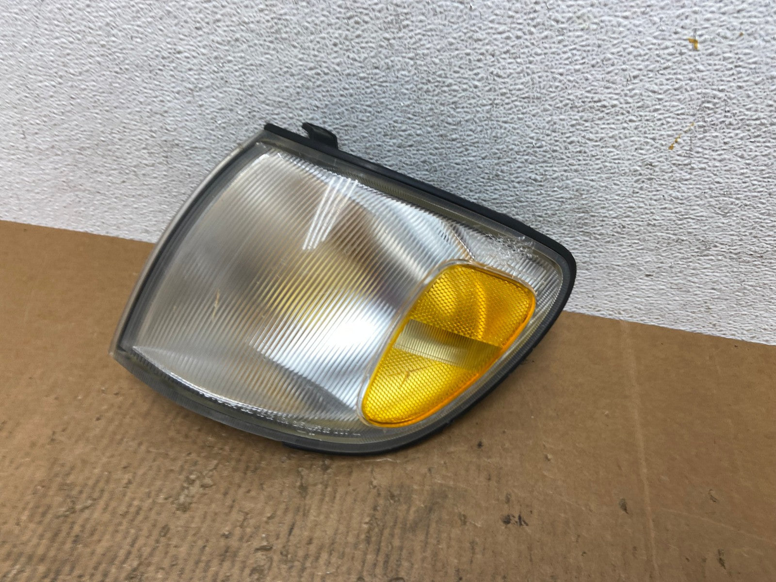 1998 to 2000 Toyota Sienna Left Driver Side Turn Signal Marker Lamp AE2745 LK1